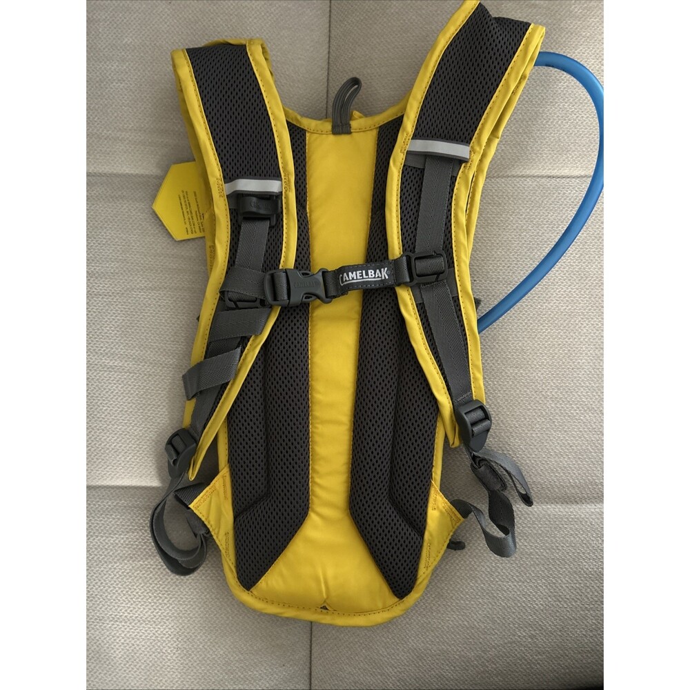 Camelbak Classic 2L / 70 Oz Hydration Pack Backpack Yellow & Grey with Bladder - Picture 4 of 4